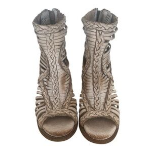 EUC!! Freebird by Steven Beige Braided Sandals, Size 7m